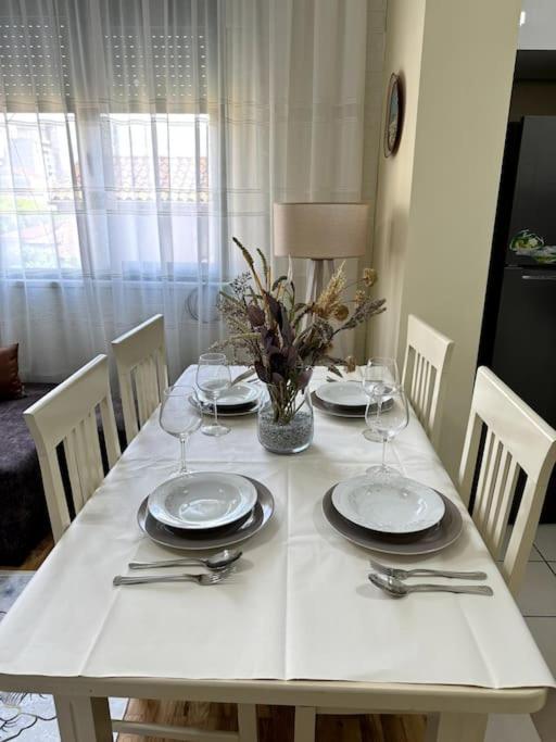 Sol Apartments - 2 Bedrooms Shkodër Eksteriør bilde