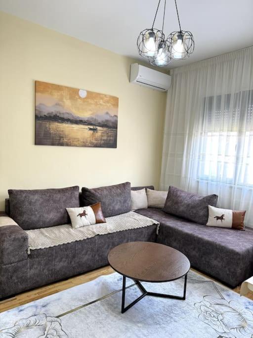 Sol Apartments - 2 Bedrooms Shkodër Eksteriør bilde